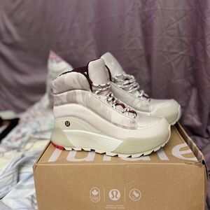 RARE Lululemon Winter Boots BRAND NEW